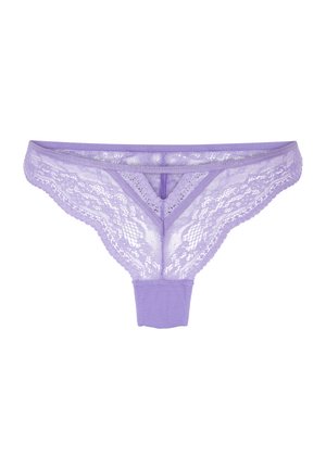 Lace string in lichtpaars met een elastische tailleband. Voorzien van bloemenkant details en een glad, effen paneel aan de achterkant.