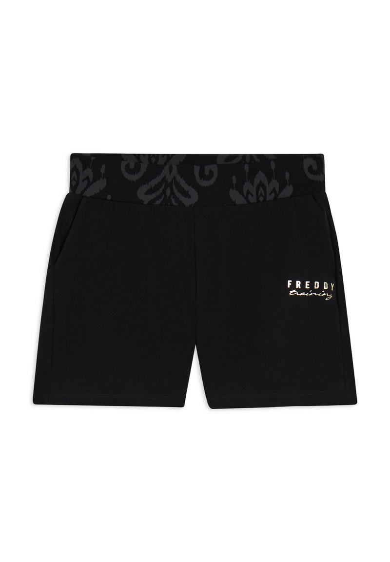 Pantalones cortos negros con una pretina texturizada que presenta un patrón sutil, bolsillos laterales y un logo dorado "FREDDY training" en la parte delantera.