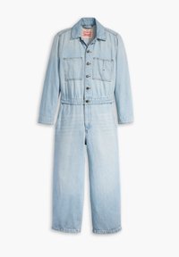 Jasnoniebieski kombinezon z denimu z długimi rękawami, zapinany na guziki z przodu, z dwiema kieszeniami na piersi oraz taliowaniem zapewniającym dopasowane krojenie.