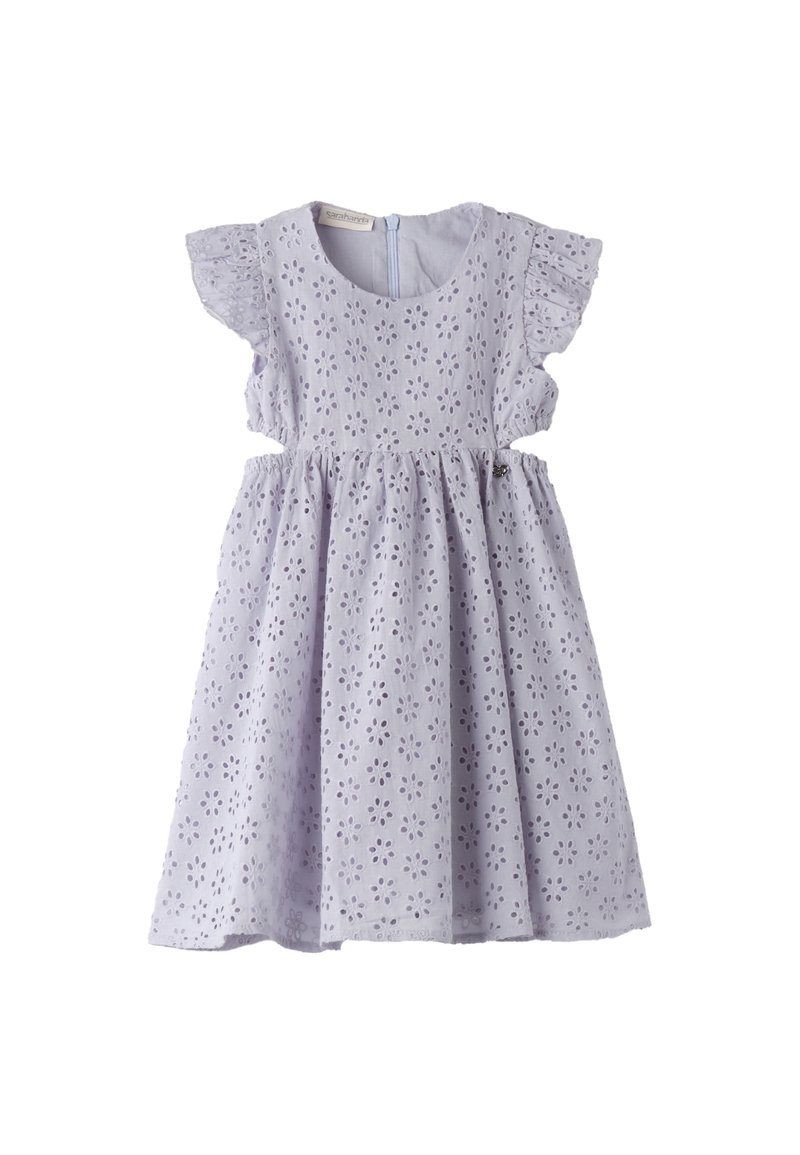 Vestido de lavanda con mangas acampanadas, detalle floral de ojales, corpiño ajustado y falda acampanada. Cierre de cremallera en la parte posterior para facilitar el vestido.