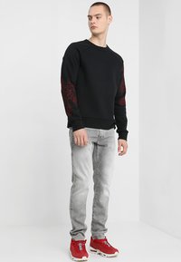 G-STAR 3301 SLIM - Calças de ganga justas - kamden grey stretch denim light aged