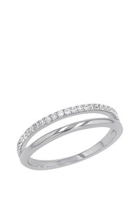 Bague en argent au design fendu, comportant un anneau orné de petits diamants ronds et un anneau lisse et poli.