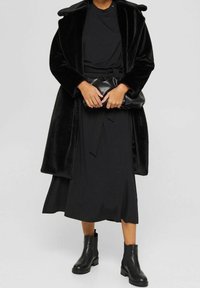 Esprit Abrigo clásico - black