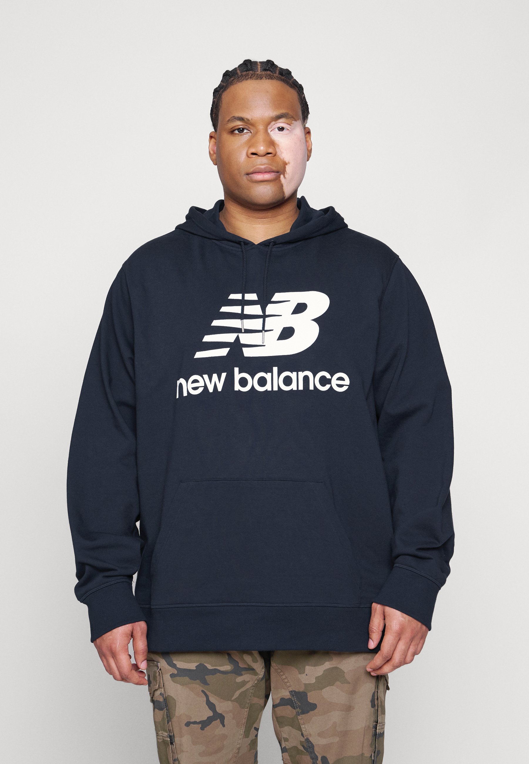 New Balance ESSENTIALS STACKED LOGO HOODIE - Sudadera - eclipse/azul marino  - Zalando.es