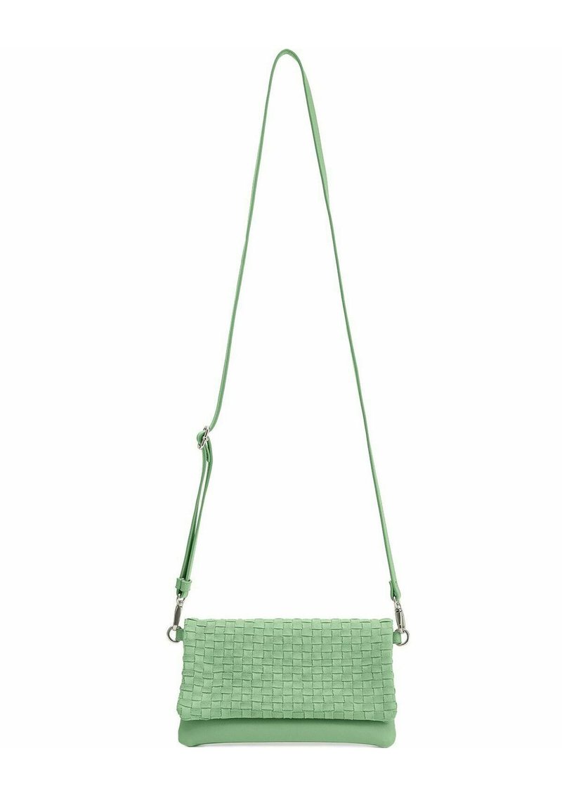 Borsa a tracolla in pelle intrecciata verde di forma rettangolare, con fondo piatto e tracolla regolabile. Texture liscia con una finitura elegante.