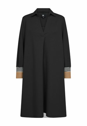 Schwarzes langärmeliges Kleid mit Kragen, V-Ausschnitt und Manschetten mit braun-weiß-schwarzem Streifenmuster.