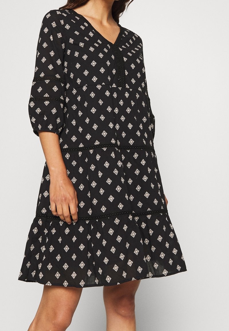 s.Oliver Robe de jour - black