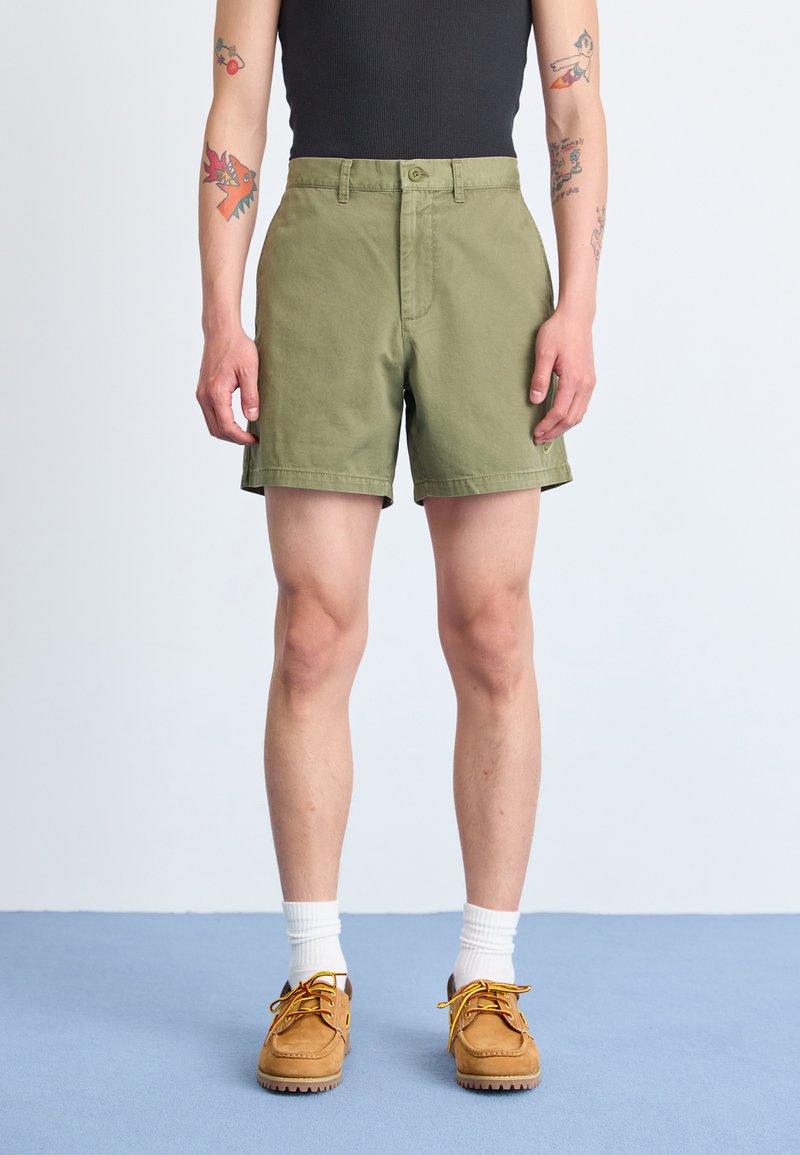 Nike Sportswear CLUB WASH SHORT - Šortky - medium olive
