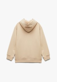 Beige hoodie met een zachte textuur, een capuchon met trekkoord en geribbelde boorden. Het ontwerp is eenvoudig met een relaxed fit en zonder zichtbare logo's.