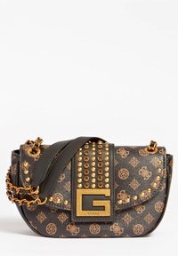 Skórzana torebka na ramię w ciemnym brązie z złotymi ćwiekami, z wyraźnym logo G i łańcuszkowym paskiem. Wzorzona z logo i akcentami.