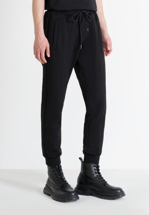 REGULAR FIT - Pantaloni sportivi - black