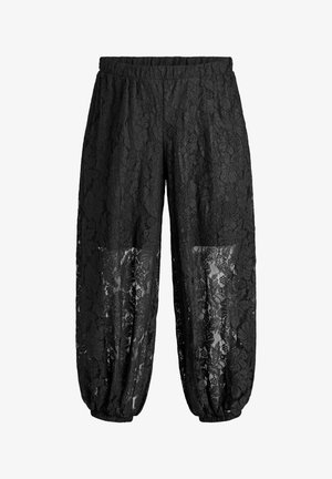 Mustad pitspüksid lillemustriga, elastse taljega ja elastsete mansettidega, poolläbipaistev kangas, lahtise ja lõdva lõikega.