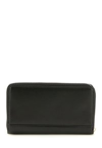 Portafoglio in pelle nera con una texture liscia, chiusura a zip lungo il bordo superiore e design minimalista. Nessun logo visibile o dettagli in metallo.