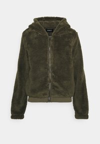 Futrzana oliwkowa kurtka z suwakem z przodu, kapturem oraz prążkowanymi mankietami i dołem. Miękka tekstura, casualowy design, odpowiednia do noszenia warstwowego.