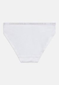 Λευκό βαμβακερό μπικίνι εσώρουχο με ανοιχτό γκρι ελαστική ζώνη μέσης που έχει το κείμενο "CONVERSE". Λείος υφασμάτινος χαρακτήρας και κλασικός σχεδιασμός κοπής.