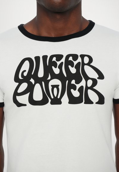 Ludovic de Saint Sernin QUEER POWER UNISEX - T-shirt con stampa - white