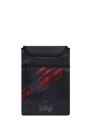 Borsa nera e rossa con tasca frontale con cerniera e chiusura a patta, caratterizzata da un motivo a graffi e dal logo "baagl" al centro in basso.