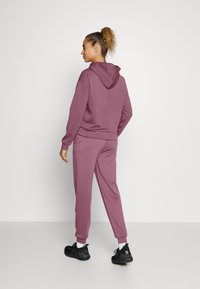 ONLY Play ONPLOUNGE LIFE REG NOOS - Tracksuit bottoms - eggplant