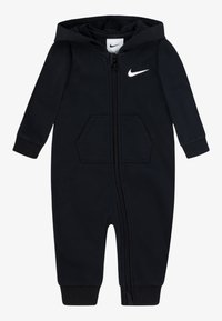 Svart zip-up hettejakke-dress i mykt stoff, med kengurulommer og en hvit Nike-logo på brystet. Ribbestrikkede mansjetter avslutter ermene.