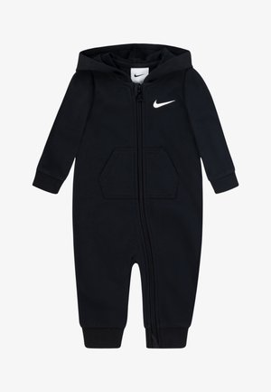 Juodas užsegamas kapišonas su kišenėmis kaip kengūros kišenėmis, pagamintas iš minkšto audinio, su balta „Nike“ logotipo etikete ant krūtinės. Rankogaliai baigiami ribine apdaila.