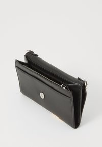 Thumbnail Image 3