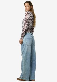 Noisy May NMJUDITH BG - Blus - black