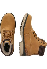 Ruske nahkasaappaat tekstuuripäällysteellä, nauhakiinnitys edessä ja kestävä kumipohja. Sisältää ompelu yksityiskohtia ja erottuvan pohja suunnittelun.