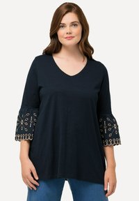 Ulla Popken EMBROIDERED TULIP SLEEVE TEE - Langarmshirt - navy blue