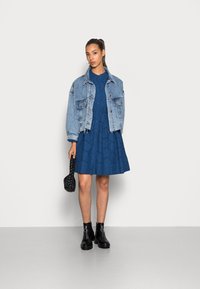 YAS YASBIM DRESS VIP - Vestido de dia - navy peony