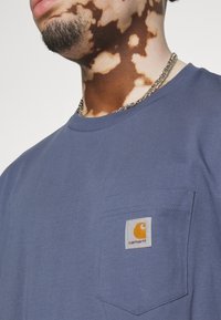Carhartt WIP POCKET - Základné tričko - blue