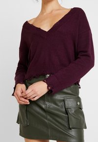 Honey Punch Stickad tröja - purple