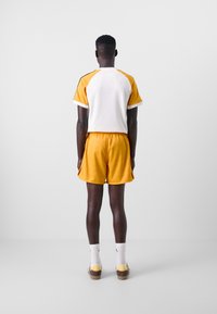 adidas Originals 80S SPRINT - Treniņtērpa apakšdaļas - orange