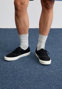 AUTHENTIC UNISEX - Sneakers - spikes black