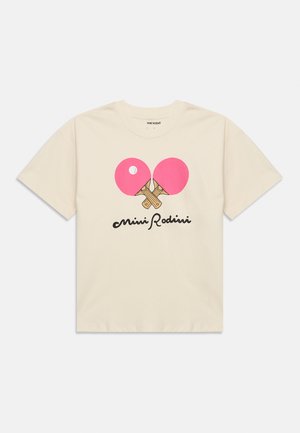 Beige T-shirt med krydsede lyserøde bordtennisbat med en bold og teksten "Mini Rodini" under grafikken.