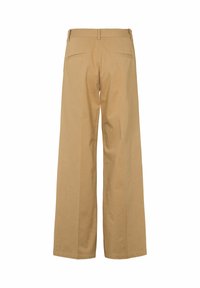 Bež hlače širokih nogavica, pamušni materijal, visokog struka s stražnjim džepovima i glatkom teksturom. Imaju petlje za remen i opušteni kroj.