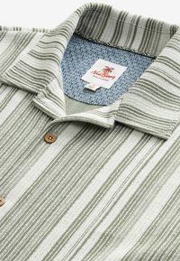 Next TEXTURED SHORT SLEEVE - Camisa - green white