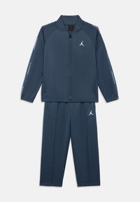 Δεν επιλέχθηκε, squadron blue