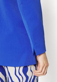 Minimum TARA  - Casaco curto - dazzling blue