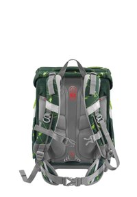Grüner und grauer Rucksack mit geometrischen Mustern, gepolsterten Trägern, verstellbaren Schnallen und einem Tragegriff an der Oberseite. Ausgestattet mit einem strapazierfähigen Stoffmaterial.