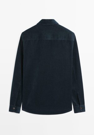 Donkergroene corduroy blouse met een kraag, lange mouwen, knoopmanchetten en een gestreepte textuur. De achterkant toont een gladde afwerking.