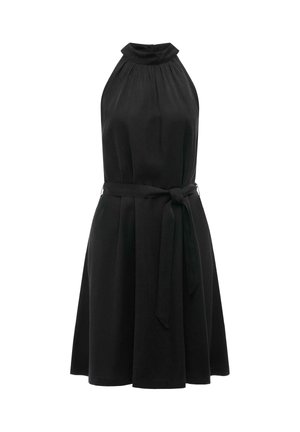 Zwart mouwloos halterjurkje met samengeplooide halslijn en tailleceintuur, kniehoog met een licht uitlopende rok.