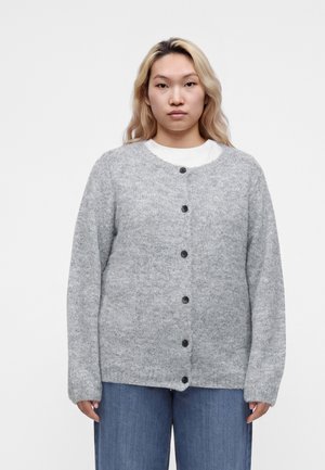 Vero Moda Curve, VMCNOVAH LS O-NECK BUTTON CARDI NOOS CUR - Gilet -  grey