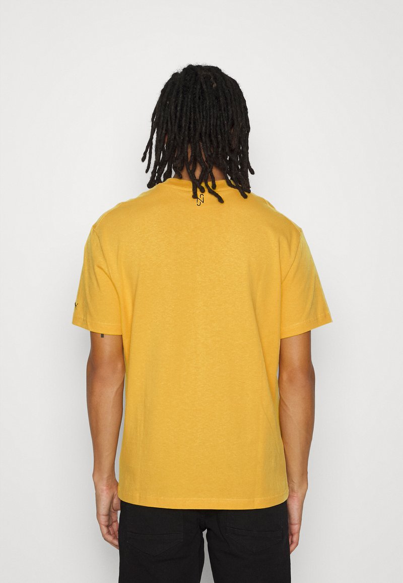 Puma NJR TEE - Triko s potiskem - mimosa