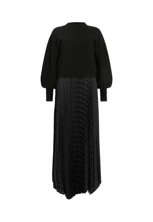 Maglione nero con maniche a palloncino abbinato a una gonna nera plissee con una leggera texture. Design lungo e fluido con una silhouette elegante.