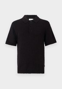 Musta lyhythihainen polo-paita, jossa on teksturoitu kangas ja kolme mustaa nappia etuhalkiossa valkoista taustaa vasten.