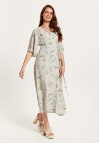 Liquorish WITH KIMONO SLEEVES - Day dress - multi coloured