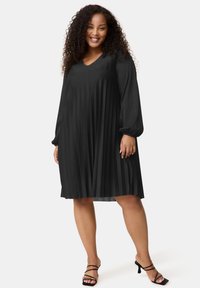 Samoon SOFTES PLISSEE IN A-LINIE - Freizeitkleid - black