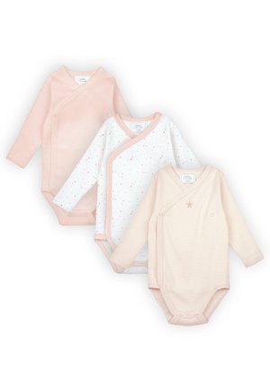 Drie babyrompertjes met lange mouwen in zachtroze, wit met sterpatronen, en roze gestreept met sterdetail, plat neergelegd op een witte achtergrond.