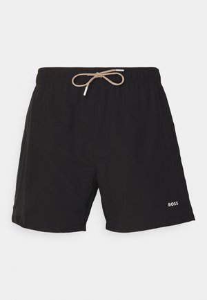 Czarne kąpielówki z elastycznym pasem, beżowym sznurkiem, kieszeniami po bokach oraz białym logo "BOSS" na dolnym brzegu.