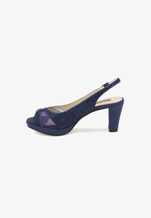 Tacchi a slingback blu navy con design open-toe, arricchiti da strass decorativi, caratterizzati da un tacco alto curvo e dettagli in rete.